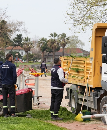 YALOVA’DA TEMİZLİK VE BAKIM SEFERBERLİĞİ SÜRÜYOR