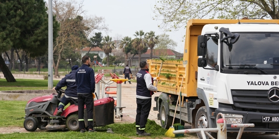 YALOVA’DA TEMİZLİK VE BAKIM SEFERBERLİĞİ SÜRÜYOR