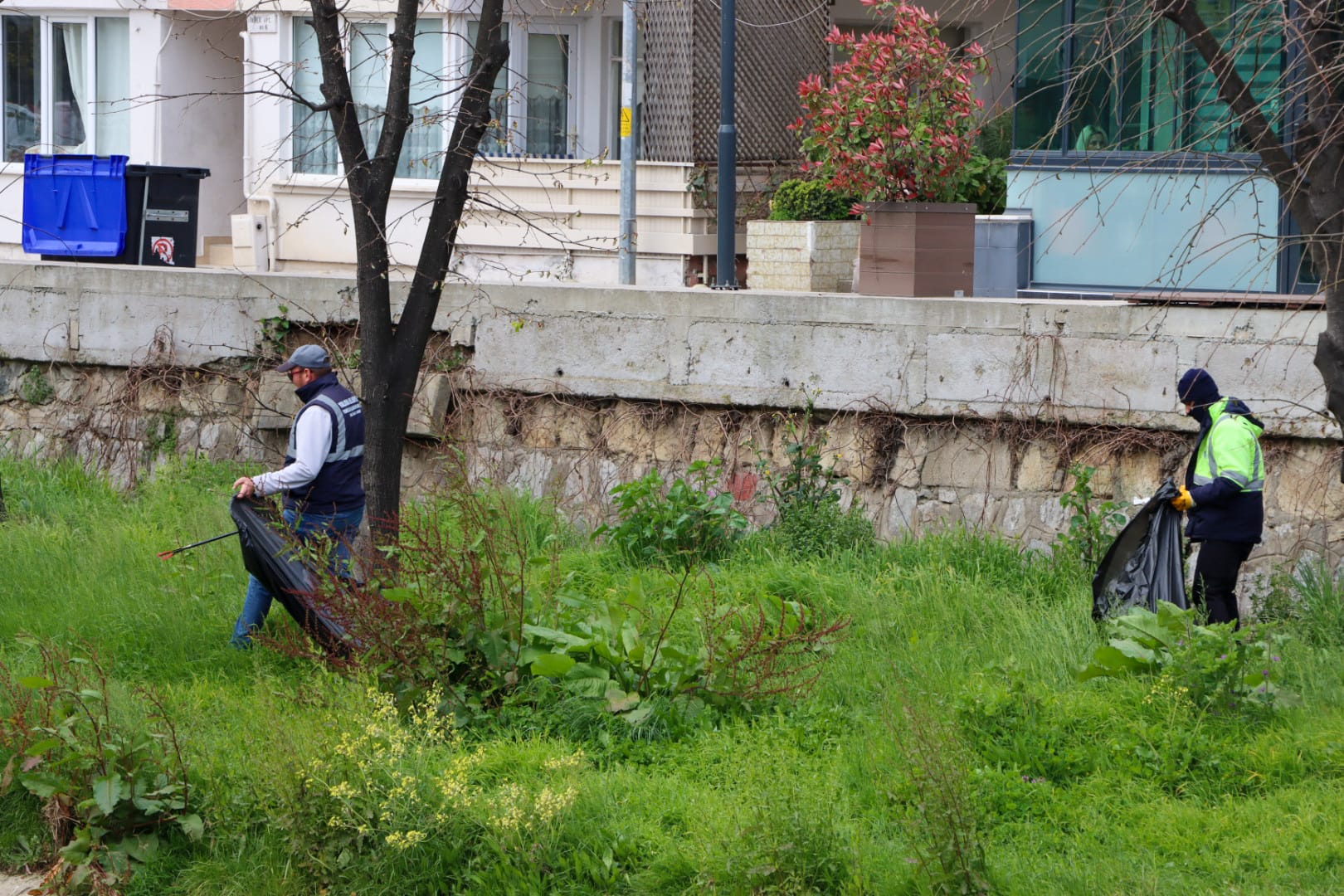 YALOVA’DA TEMİZLİK VE BAKIM SEFERBERLİĞİ SÜRÜYOR