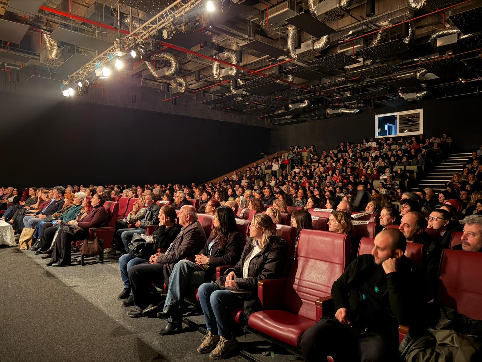 NİSAN AYI İLK TİYATRO ETKİNLİĞİ GERÇEKLEŞTİ 7 NİSAN AYI İLK TİYATRO ETKİNLİĞİ GERÇEKLEŞTİ