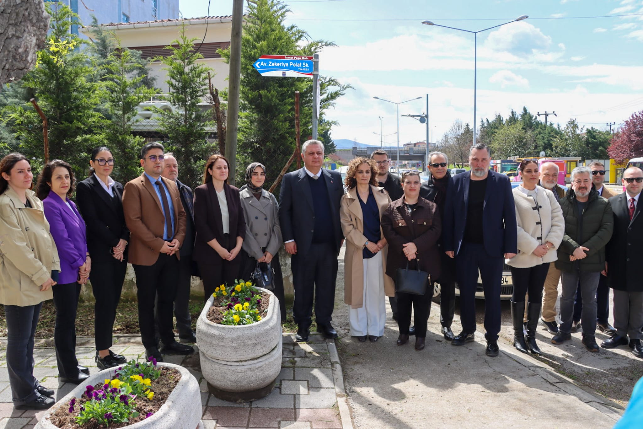 YALOVA’DA AVUKAT ZEKERİYA POLAT’IN İSMİ SOKAĞA VERİLDİ 4 YALOVA’DA AVUKAT ZEKERİYA POLAT’IN İSMİ SOKAĞA VERİLDİ