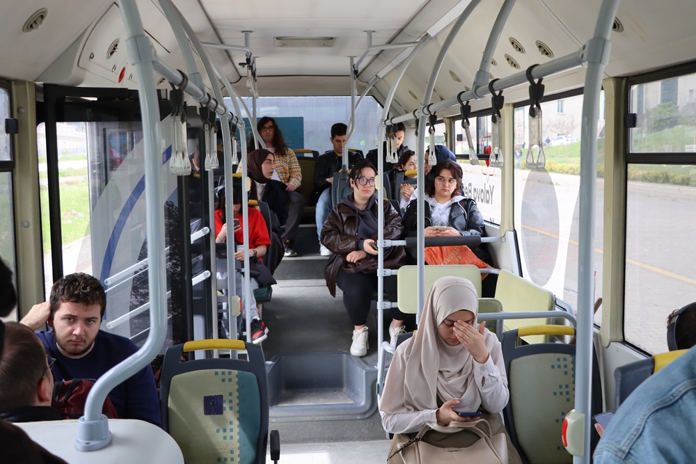 ÜNİVERSİTE ÖĞRENCİLERİNE EKONOMİK ULAŞIM HİZMETİ 6 ÜNİVERSİTE ÖĞRENCİLERİNE EKONOMİK ULAŞIM HİZMETİ