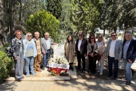 “Bir Ömür Ekonomi Yazanlar”a Hüzünlü Vefa: İzmir’de Duygusal Anma Töreni