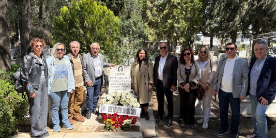 “Bir Ömür Ekonomi Yazanlar”a Hüzünlü Vefa: İzmir’de Duygusal Anma Töreni