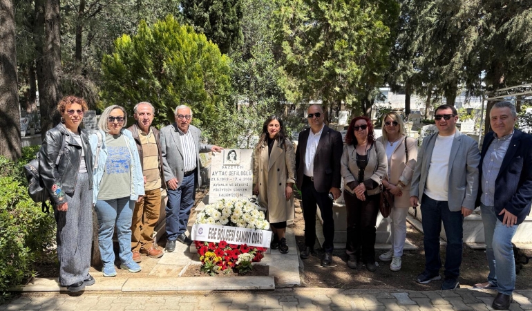 “Bir Ömür Ekonomi Yazanlar”a Hüzünlü Vefa: İzmir’de Duygusal Anma Töreni