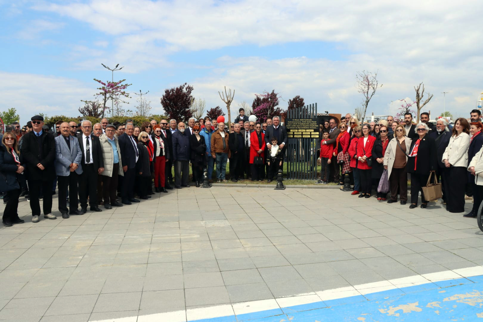 KAHRAMANMARAŞ’TA HAYATINI KAYBEDEN ÖĞRETMEN VE ÖĞRENCİLER İÇİN YALOVA’DA ANLAMLI ANIT AÇILDI