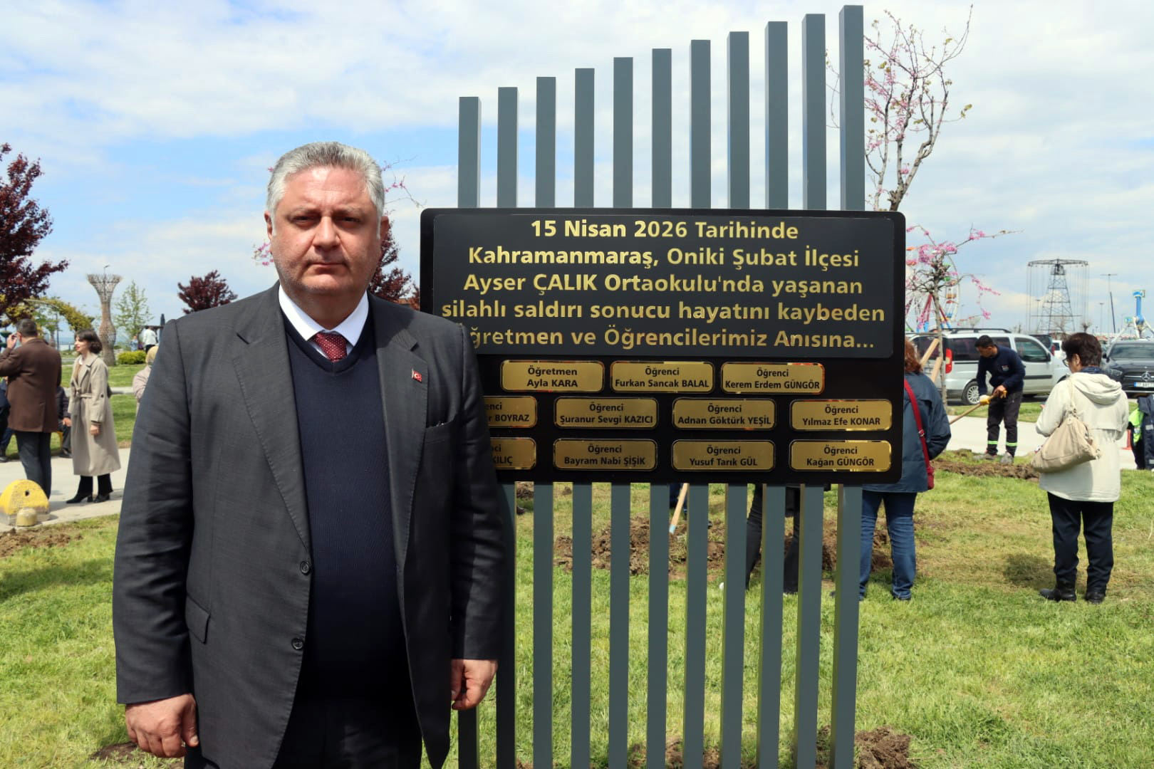 KAHRAMANMARAŞ’TA HAYATINI KAYBEDEN ÖĞRETMEN VE ÖĞRENCİLER İÇİN YALOVA’DA ANLAMLI ANIT AÇILDI