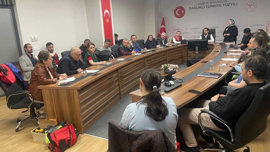 YALOVA EĞİTİM VE ARAŞTIRMA HASTANESİ’NDE HAP MASA BAŞI TATBİKATI GERÇEKLEŞTİRİLDİ