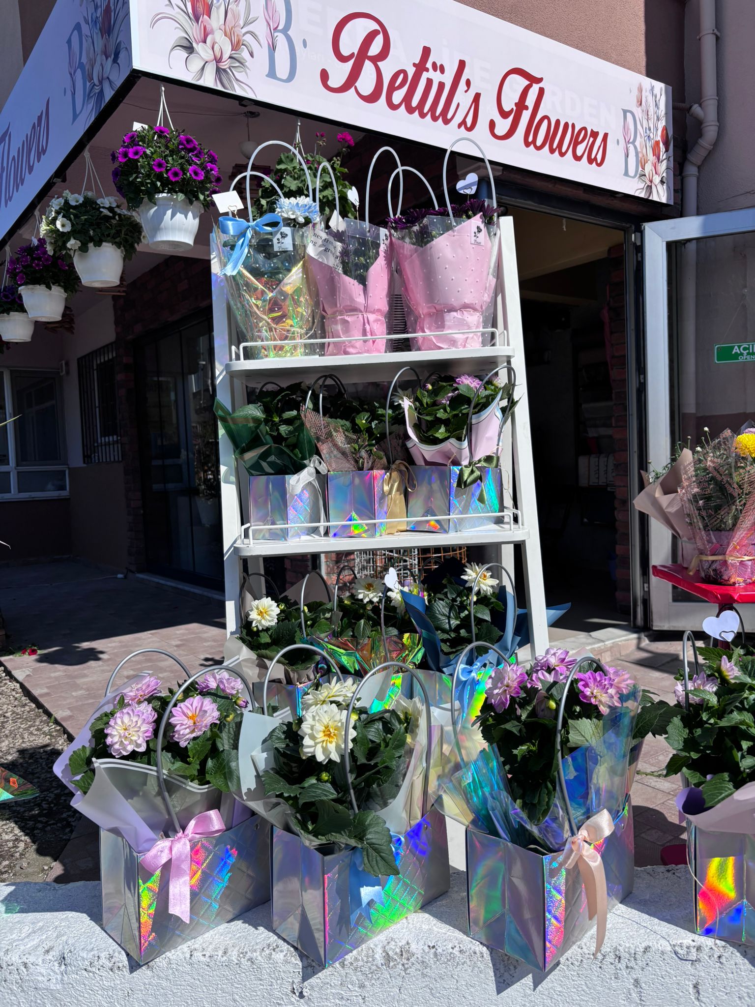 Yalova’da Çiçek Sektörüne Yeni Nefes: Betül’s Flowers Hizmete Açıldı