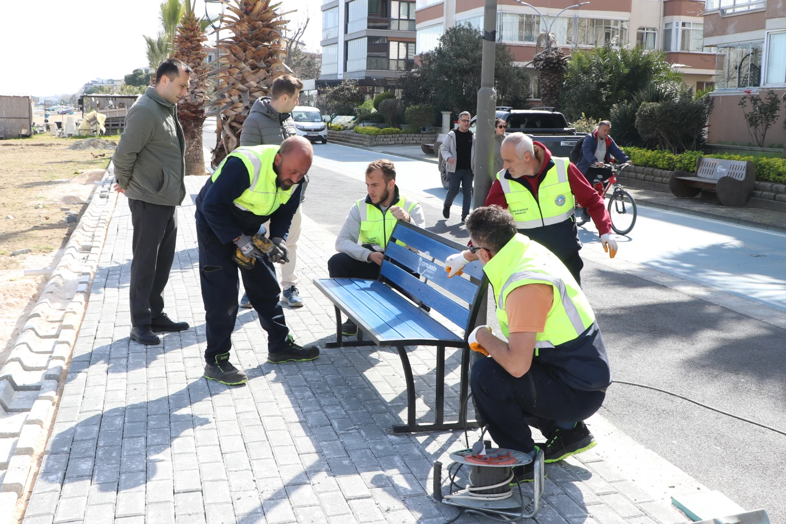 ÇİFTLİKKÖY SAHİLİNDE SEYİR TERASI GENİŞLETİLDİ