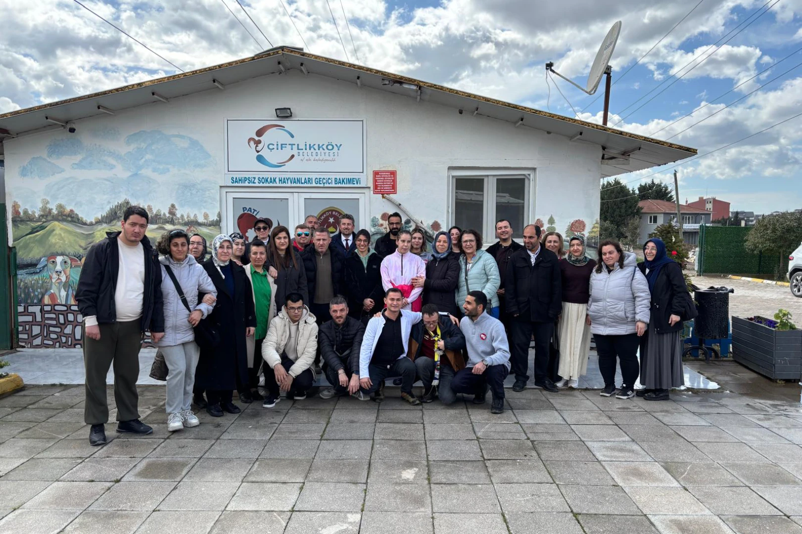 ÇİFTLİKKÖY’DE CAN DOSTLARA BEYAZAY DERNEĞİ’NDEN ANLAMLI ZİYARET