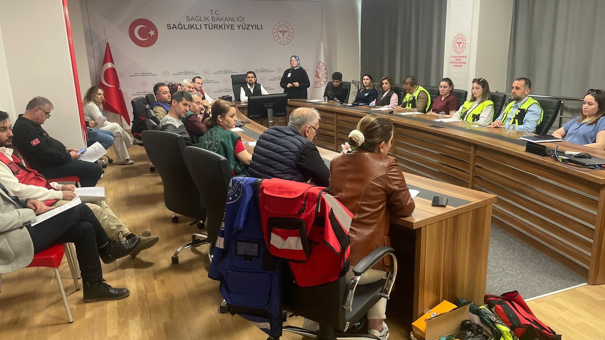 YALOVA EĞİTİM VE ARAŞTIRMA HASTANESİ’NDE HAP MASA BAŞI TATBİKATI GERÇEKLEŞTİRİLDİ