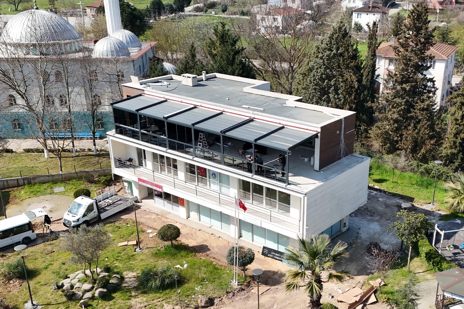 BAŞKAN YELE, 500 EVLER SOSYAL TESİSLERİ’NDEKİ ÇALIŞMALARI İNCELEDİ