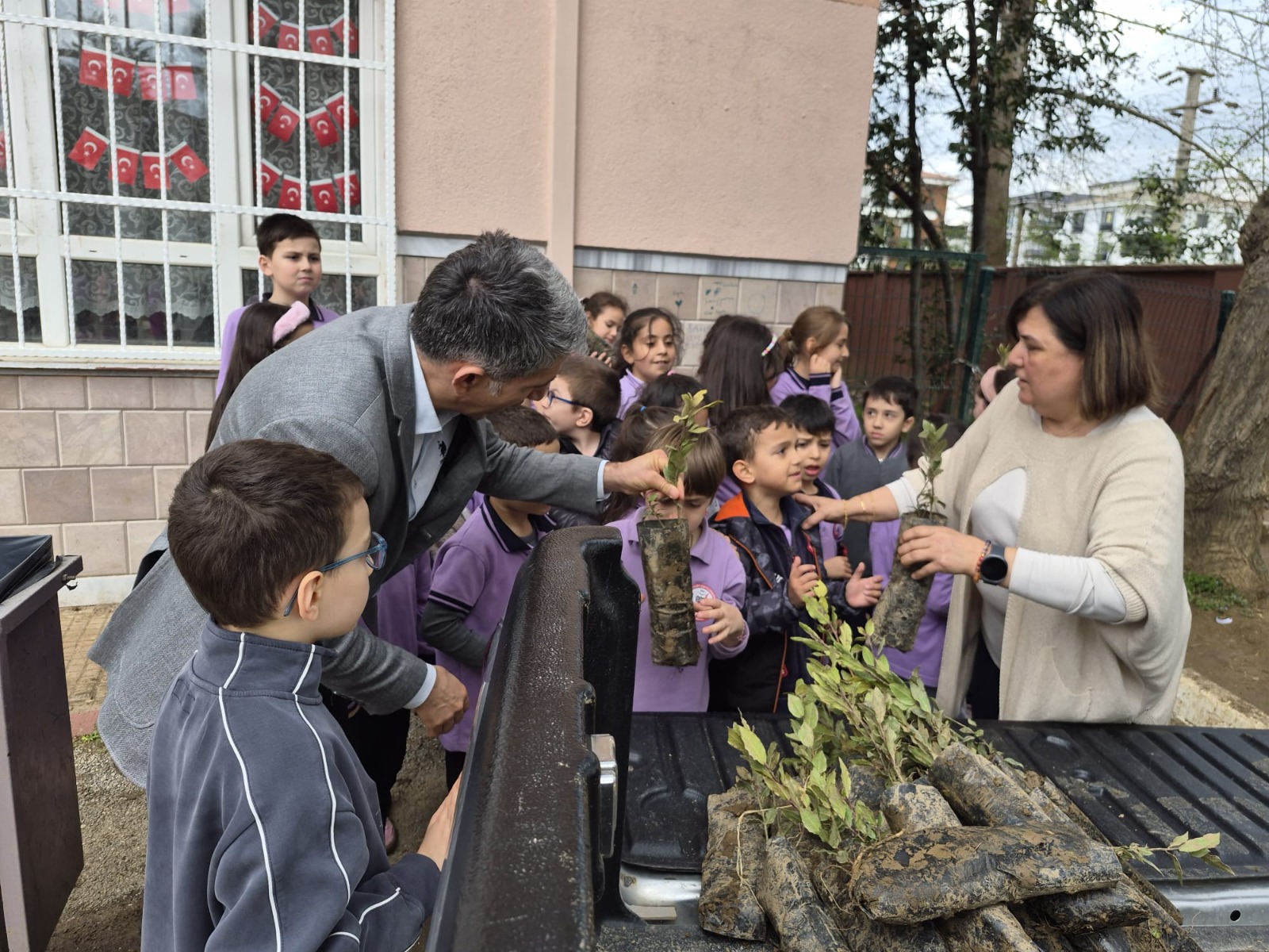 Toprakla Büyüyen Nesil: Öğrenciler Doğayı Deneyimleyerek Öğreniyor