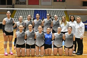 FİLEDE ÇİFTLİKKÖY’ÜN YILDIZ KIZLARI YARI FİNAL ETABI İÇİN PARKEDE