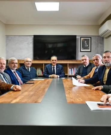 Vali Ahmet Hamdi Usta’dan Hacı Saffet Çam Vakfı’na Ziyaret: Projeler Masaya Yatırıldı