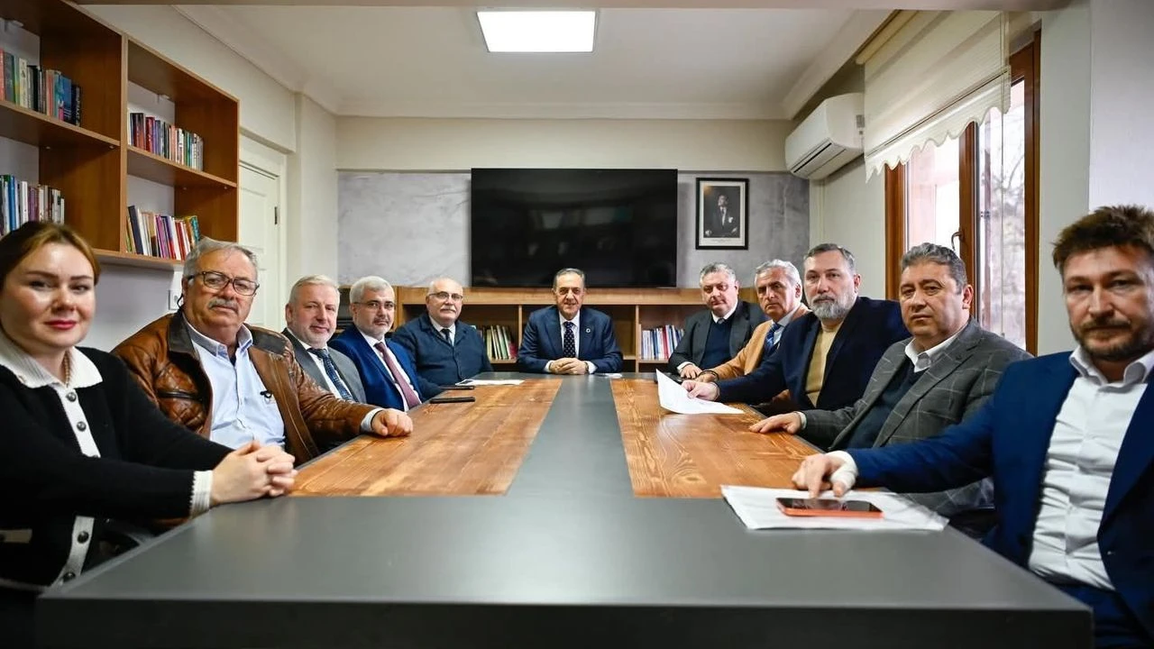 Vali Ahmet Hamdi Usta’dan Hacı Saffet Çam Vakfı’na Ziyaret: Projeler Masaya Yatırıldı