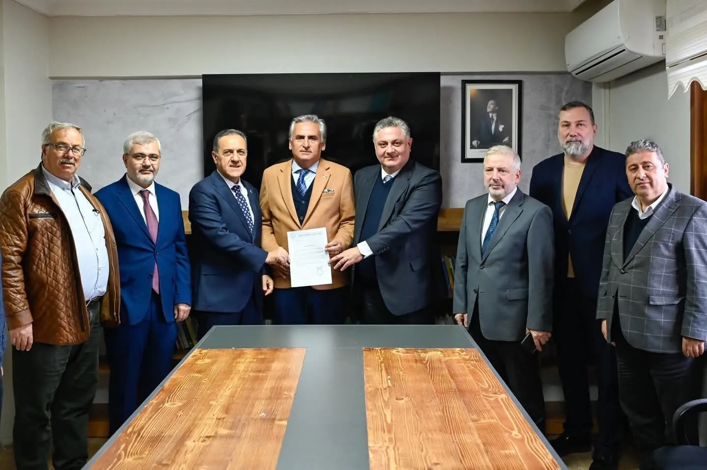 Vali Ahmet Hamdi Usta’dan Hacı Saffet Çam Vakfı’na Ziyaret: Projeler Masaya Yatırıldı