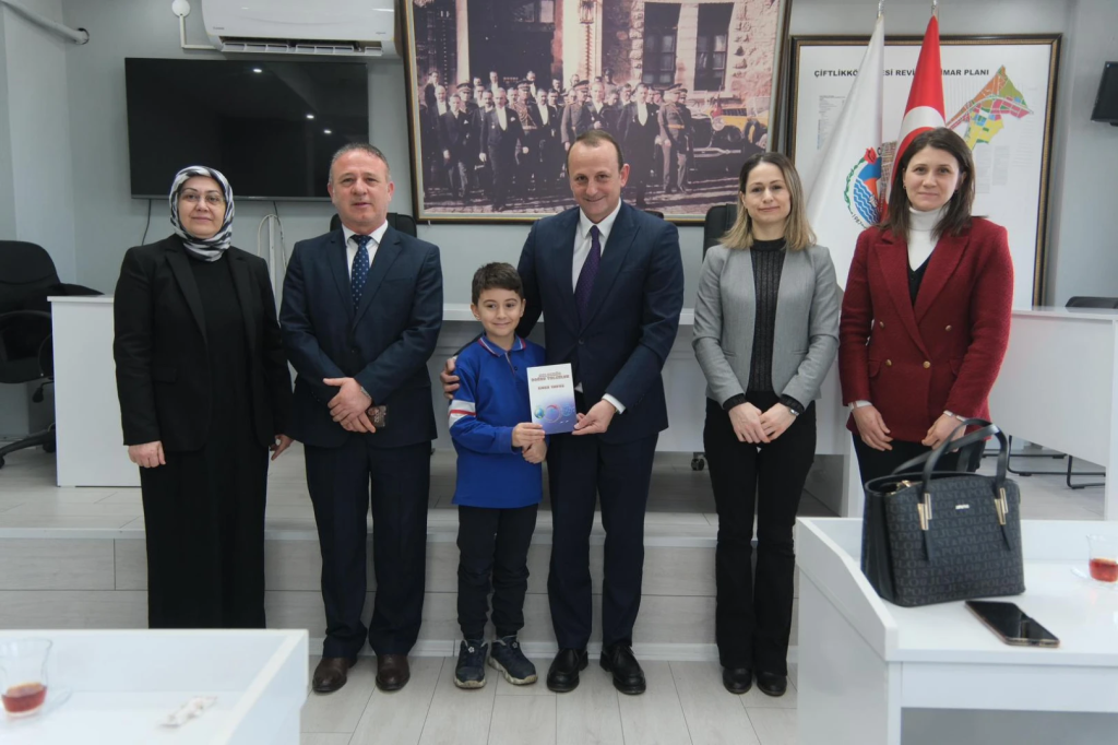 BAŞKAN YELE ÖĞRENCİLERE YEREL YÖNETİMLERİ ANLATTI