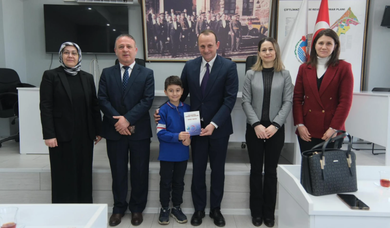 BAŞKAN YELE ÖĞRENCİLERE YEREL YÖNETİMLERİ ANLATTI