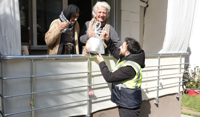 ÇİFTLİKKÖY’DE SOSYAL DESTEKLER İHTİYAÇ SAHİPLERİYLE BULUŞUYOR