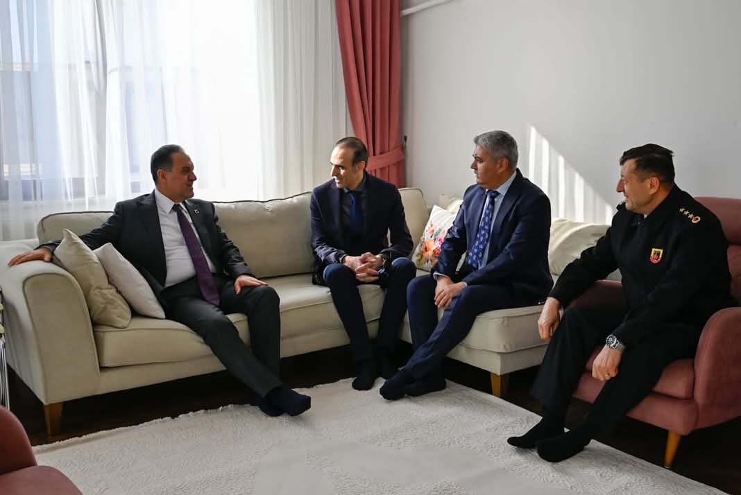 Yalova Valisi Usta’dan DEAŞ Operasyonunda Yaralanan Polislere Moral Ziyareti