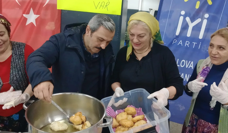 İYİ Parti’den Yalova’da Gönüllere Dokunan Etkinlik: Köylü Pazarında Pişi İkramı 1 İYİ Parti’den Yalova’da Gönüllere Dokunan Etkinlik: Köylü Pazarında Pişi İkramı