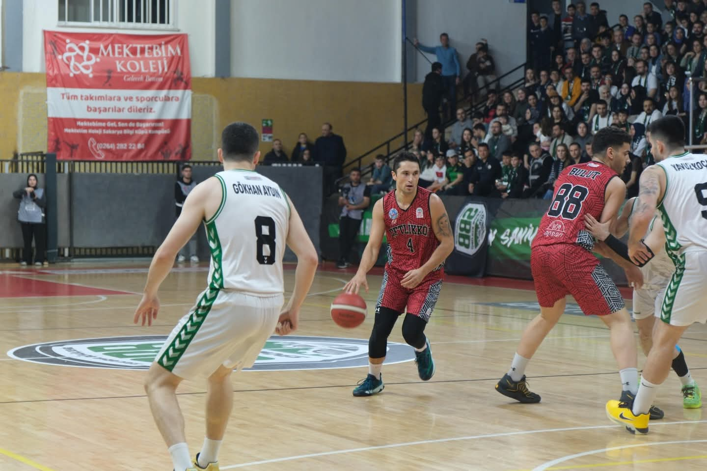Çiftlikköy Belediye, Sakarya'da Sonunu Getiremedi (87-81)