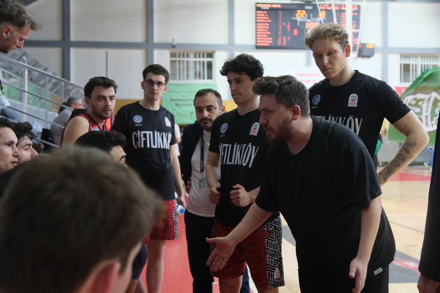 Çiftlikköy Belediye, Sakarya'da Sonunu Getiremedi (87-81)