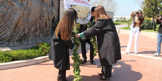 Yalova Barosu Başkanı Av. Elif Turnacı Çavuş’tan Avukatlar Günü Mesajı: “Savunma Varsa Adalet Vardır”