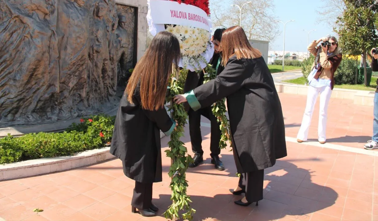 Yalova Barosu Başkanı Av. Elif Turnacı Çavuş’tan Avukatlar Günü Mesajı: “Savunma Varsa Adalet Vardır”