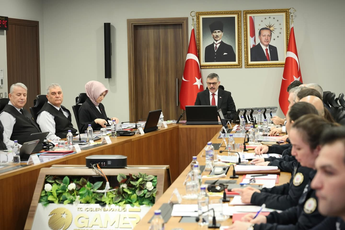 YALOVA’DA GÜVENLİK ZİRVESİ: 24 İL VALİSİ VKS TOPLANTISINDA BULUŞTU 4 YALOVA’DA GÜVENLİK ZİRVESİ: 24 İL VALİSİ VKS TOPLANTISINDA BULUŞTU