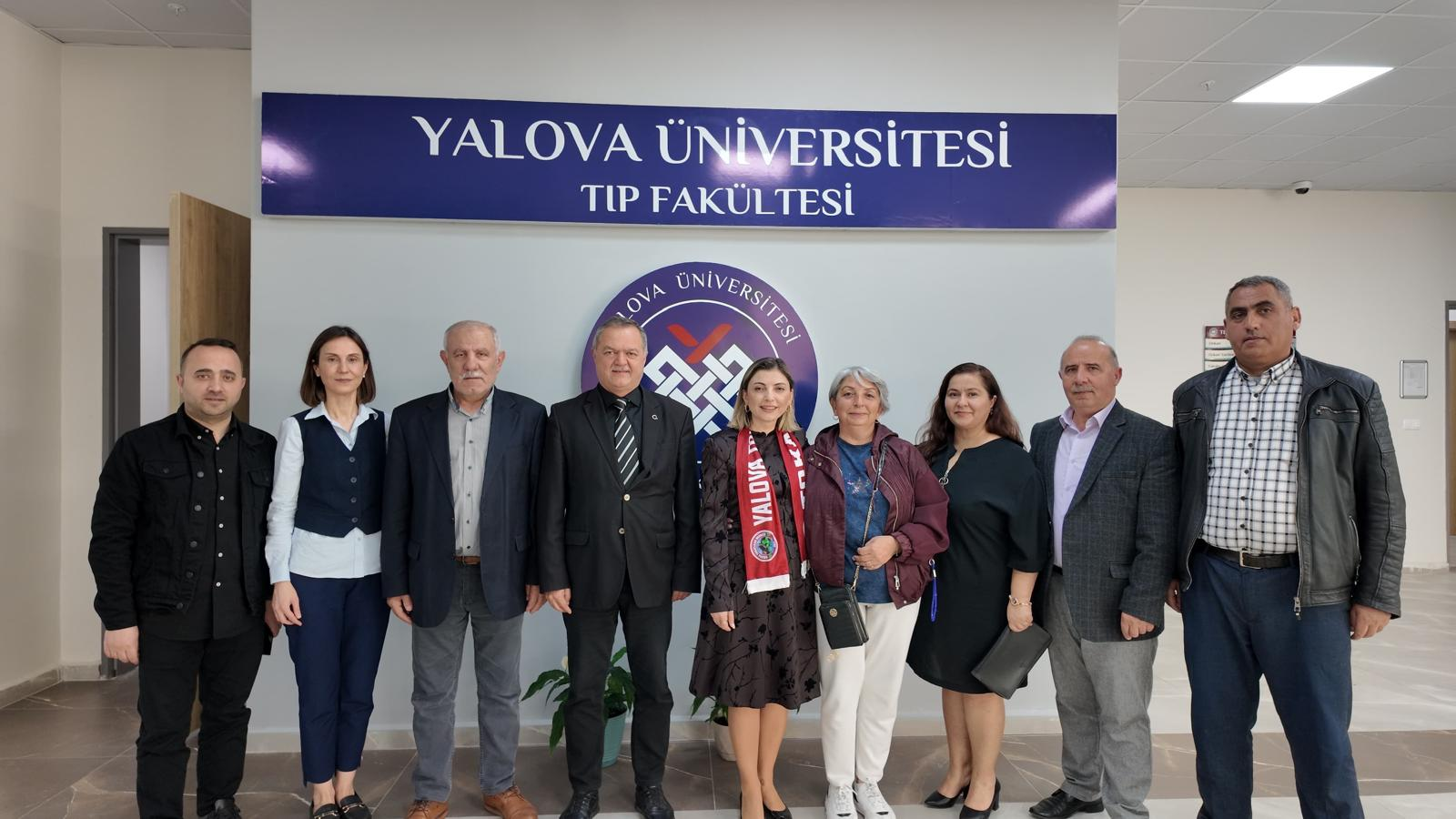 Yalova Tokatlılar Derneği’nden Tıp Fakültesi Dekanlığına Anlamlı Ziyaret 4 Yalova Tokatlılar Derneği’nden YAÜ Tıp Fakültesi Dekanlığına Anlamlı Ziyaret