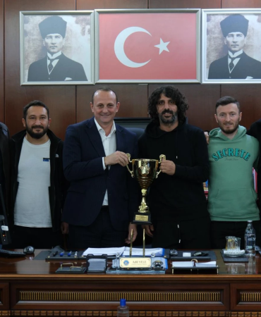BAŞKAN YELE, TARİH YAZAN KADROYU AĞIRLADI 8 BAŞKAN YELE, TARİH YAZAN KADROYU AĞIRLADI
