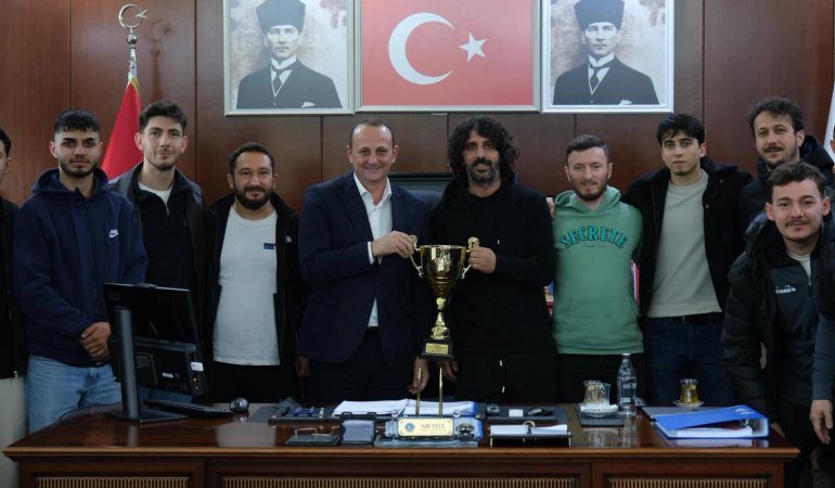 BAŞKAN YELE, TARİH YAZAN KADROYU AĞIRLADI