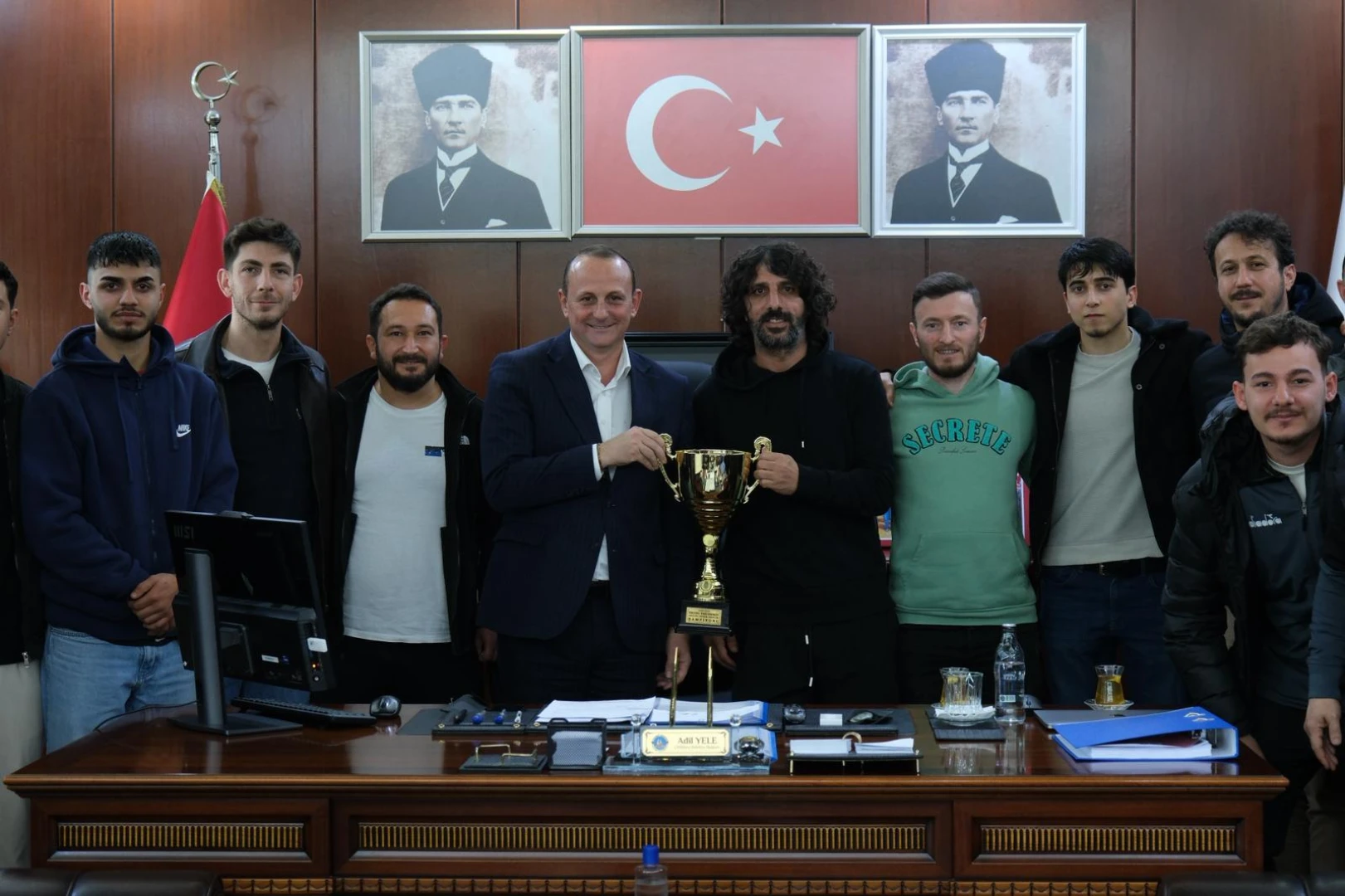 BAŞKAN YELE, TARİH YAZAN KADROYU AĞIRLADI