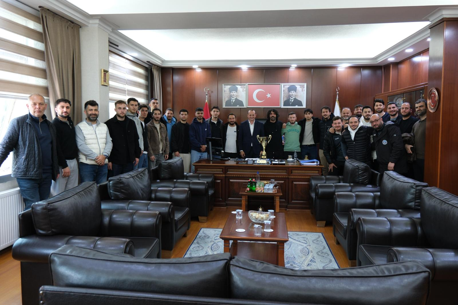 BAŞKAN YELE, TARİH YAZAN KADROYU AĞIRLADI