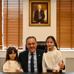 “Vali Usta’dan Minik Kitap Kurtlarına Büyük Övgü: ‘Okuma Aşkınız Hiç Bitmesin’”