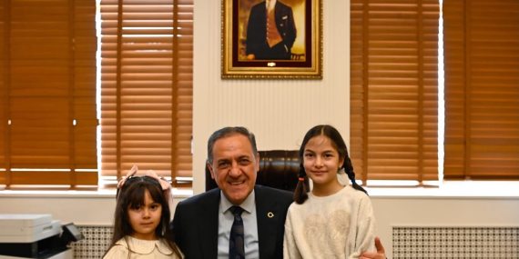 “Vali Usta’dan Minik Kitap Kurtlarına Büyük Övgü: ‘Okuma Aşkınız Hiç Bitmesin’”