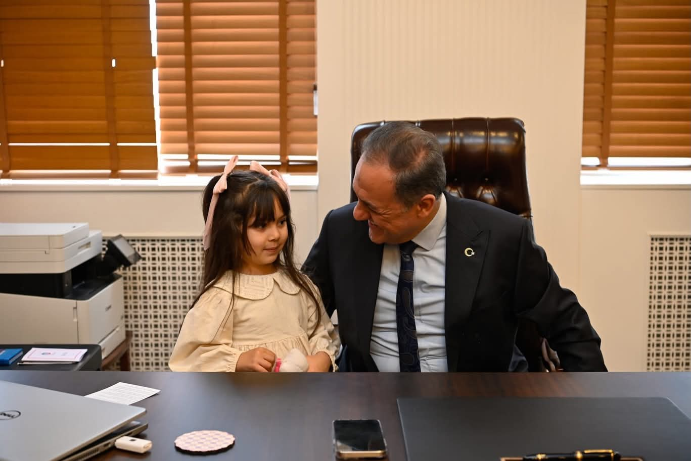 “Vali Usta’dan Minik Kitap Kurtlarına Büyük Övgü: ‘Okuma Aşkınız Hiç Bitmesin’”