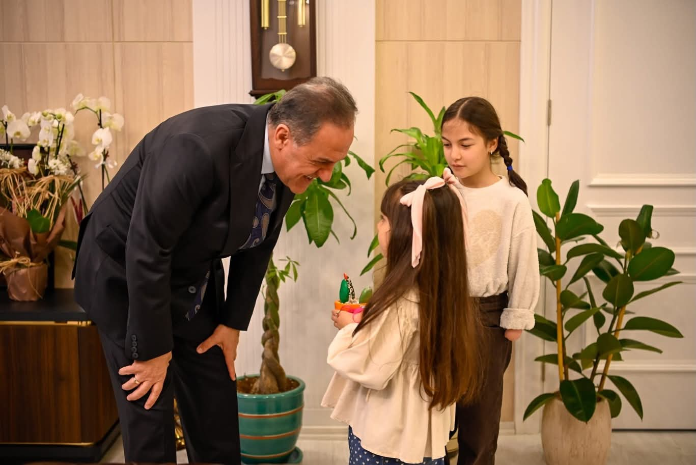 “Vali Usta’dan Minik Kitap Kurtlarına Büyük Övgü: ‘Okuma Aşkınız Hiç Bitmesin’”