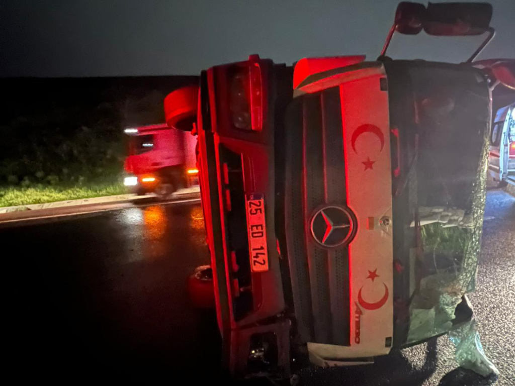 ÇİFTLİKKÖY İTFAİYESİ’NDEN OTOYOL KAZASINA HIZLI MÜDAHALE