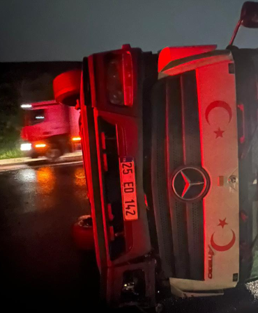 ÇİFTLİKKÖY İTFAİYESİ’NDEN OTOYOL KAZASINA HIZLI MÜDAHALE