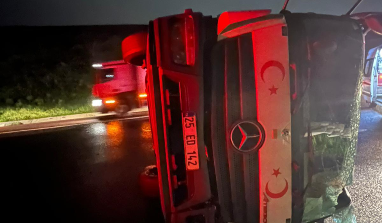 ÇİFTLİKKÖY İTFAİYESİ’NDEN OTOYOL KAZASINA HIZLI MÜDAHALE 1 ÇİFTLİKKÖY İTFAİYESİ’NDEN OTOYOL KAZASINA HIZLI MÜDAHALE