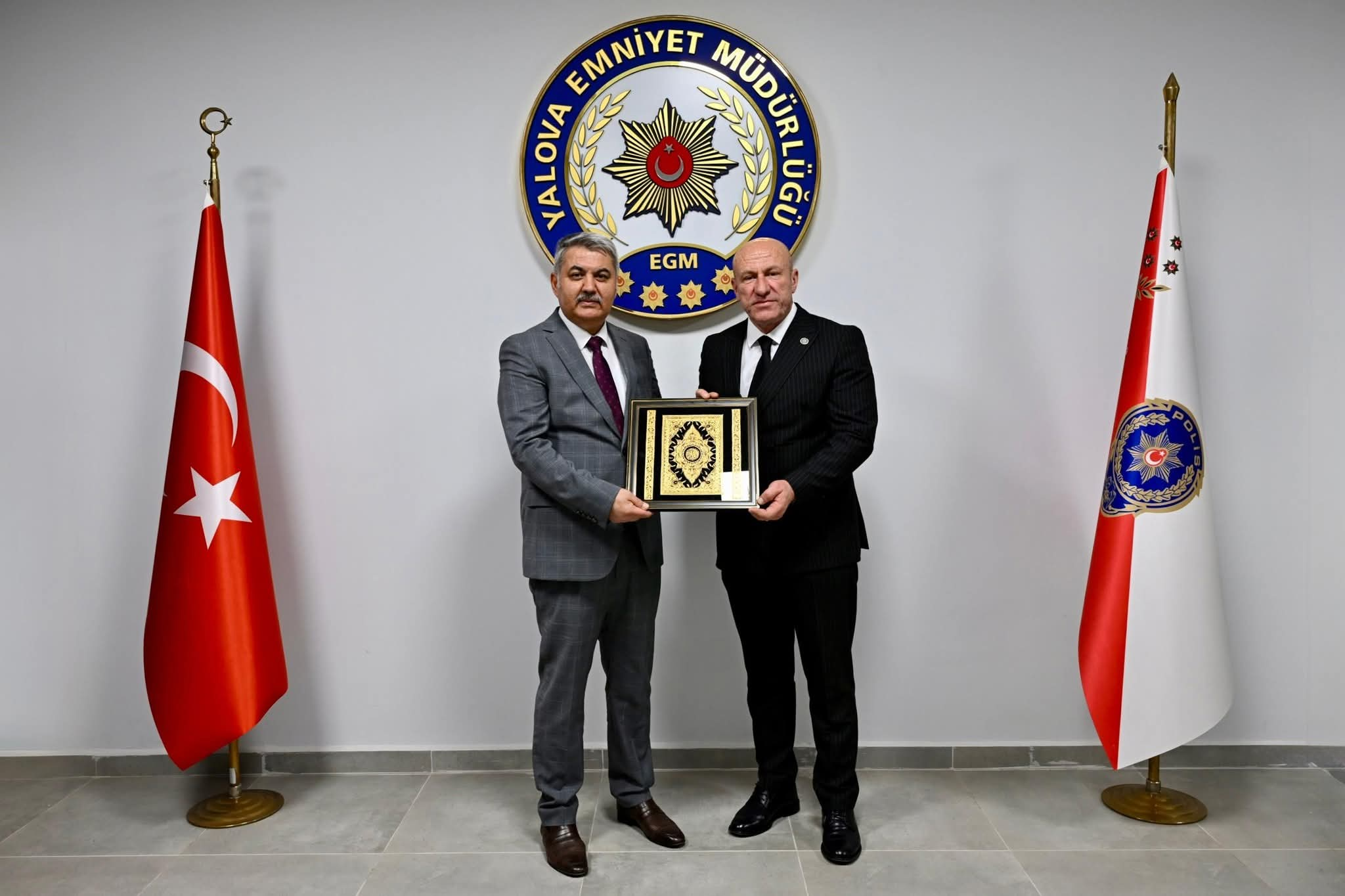 Yalova’da Polis Haftası Kapsamında Anlamlı Ziyaret 4 Yalova’da Polis Haftası Kapsamında Anlamlı Ziyaret