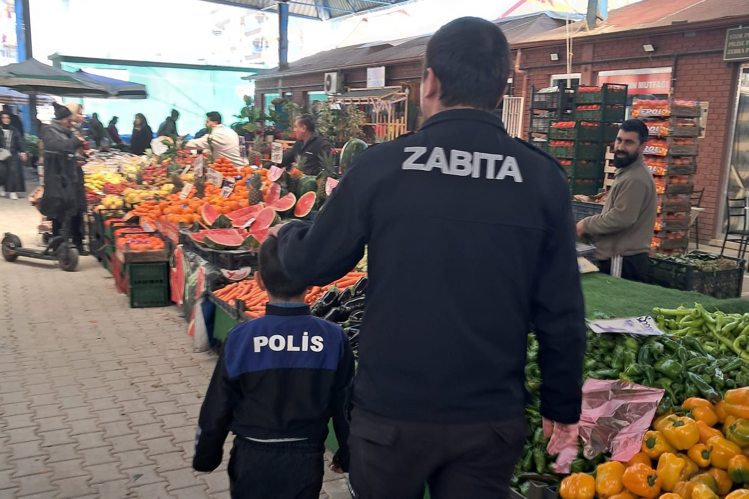 MİNİK POLİS ÇINAR, PAZAR DENETLEMESİNE KATILDI