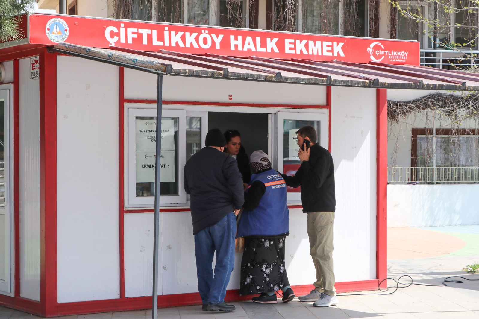 ÇİFTLİKKÖYLÜLER HALK EKMEĞİ TERCİH EDİYOR 4 ÇİFTLİKKÖYLÜLER HALK EKMEĞİ TERCİH EDİYOR