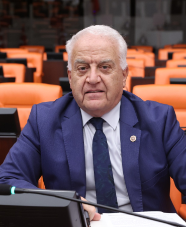 TAHSİN BECAN: “SOSYAL YARDIMLAR YOKSULLUĞU AZALTMAK YERİNE SÜREKLİLEŞTİRİYOR”