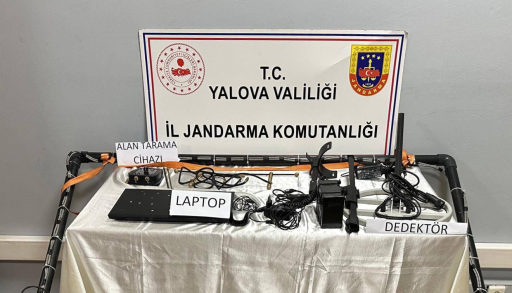 YALOVA’DA KAÇAK KAZIYA SUÇÜSTÜ: 4 ŞÜPHELİ ORMANLIK ALANDA YAKALANDI