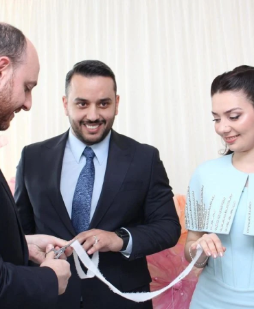 AK Parti Yalova Heyeti Genç Çiftin Nişan Sevincine Ortak Oldu